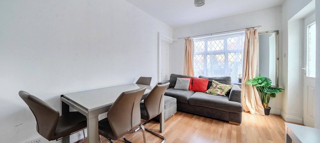 Hounslow Hideaway Cottage