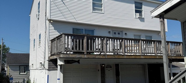 Huge Beach House with 2 car garage