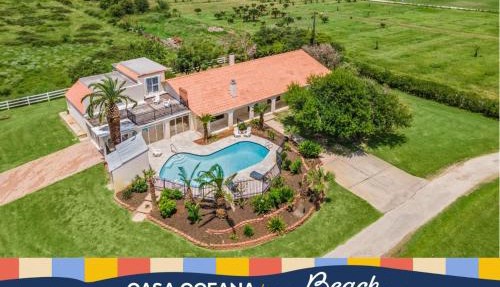 Huge, spacious villa with private pool and game room on 5 acres