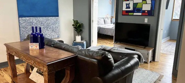 Huge Windows Downtown 2Bd Apt w/Main Strip Access