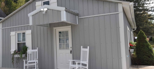 Hydrangea Hideaway Charming One or Two-Person Getaway Studio in Historic Bedford