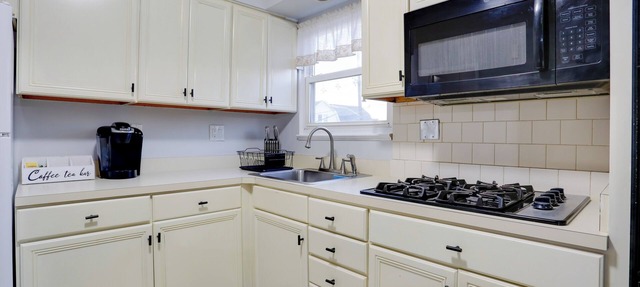 Ideally Located Jersey City Home, 8 Mi to NYC