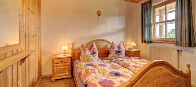 Im Bayerwald-Stil gestaltete FeWo (60 m2) mit eigener Terrasse
