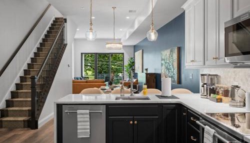 Immaculate Penthouse Double King Suite on Butler St with rooftop deck and free off street parking