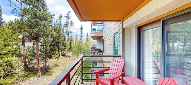 Immaculate & updated mountain condo - great views