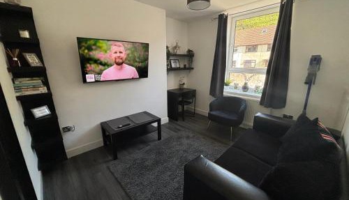 Immaculate whole house Sleeps 4