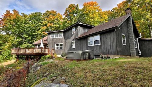 Impressive Cabin with Hot-tub and Fascinating Views in Mendon, Vermont