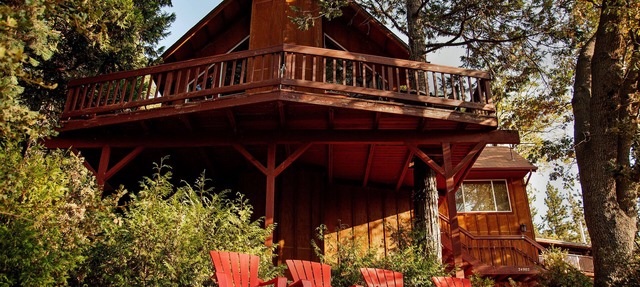 Indian Heaven Treehouse-Nightly Shooting Stars, Miles of Balconies & Rock Views