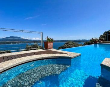 Infinity-Pool Belgirate by Lago Reisen