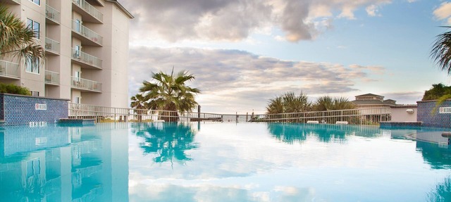Infinity Pool! Close to Beach | Hot Tub + Tennis