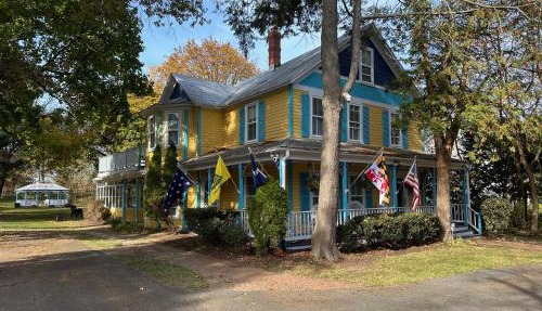 Inn on Fox Meadow - Spacious Victorian Inn
