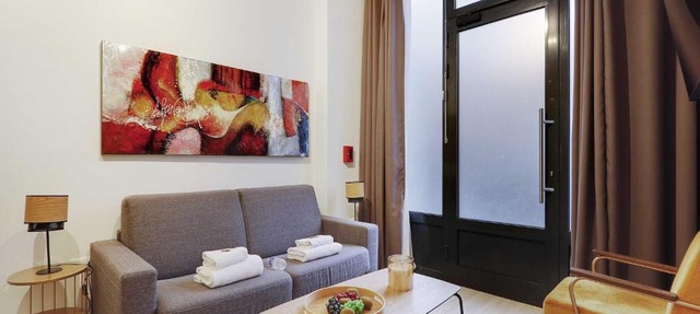 Intimate Flat w A C & Jacuzzi - 2BR 6P Montmartre