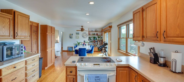 Inviting Berne Getaway w/Deck - Pets Welcome!