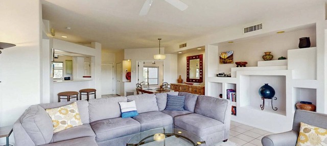 Inviting condo with balcony & clubhouse amenity access