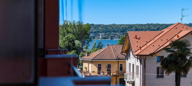 Iris Apartment Lago Maggiore with Lake View, Balconies, Air Conditioning & Wi-Fi