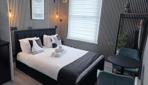 Islington Studio for 2 - Private Bath & Smart TV