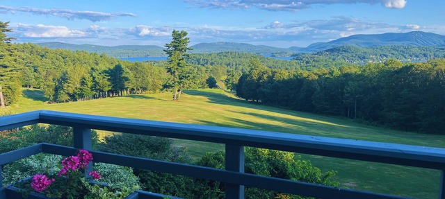 Jaw-dropping views. Gorgeous 4-bed, FREE golf, hiking trails + the lake