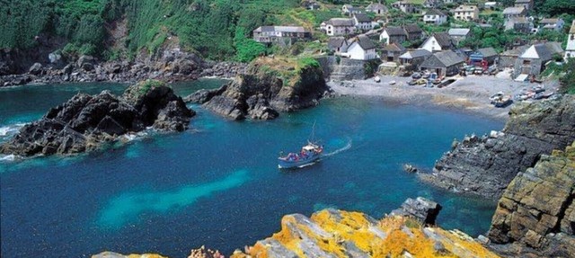 Jimmers Loft@Cadgwith Cove-Beautiful Sea Views
