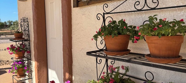 Just 20 mins from Bisbee! 2 room apartment on country hobby farm