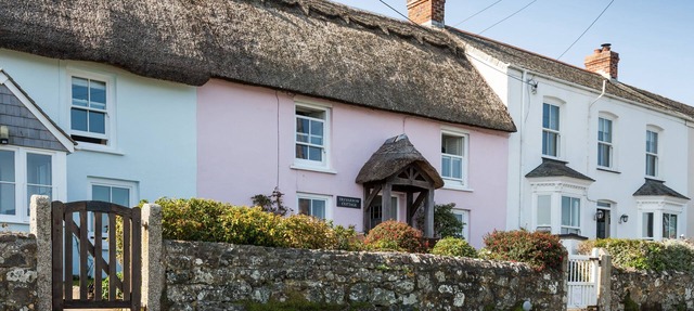 Just a stone's throw away from the water's edge, thatched Trevarrow Cottage is the ideal place to un