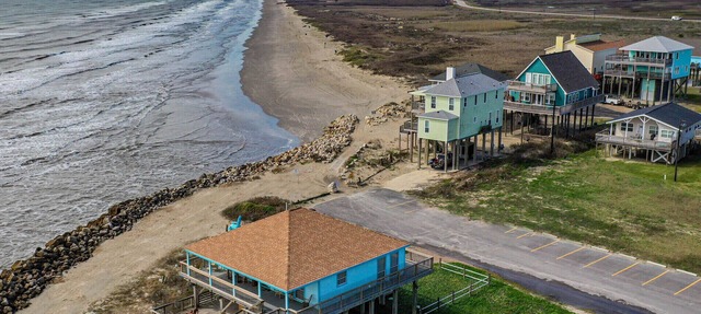 Just Beachy @ the pass Beautiful views, beach front home San Luis Pass TX