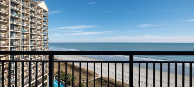 Just redecorated- True one bedroom king oceanfront condo at tropical resort!