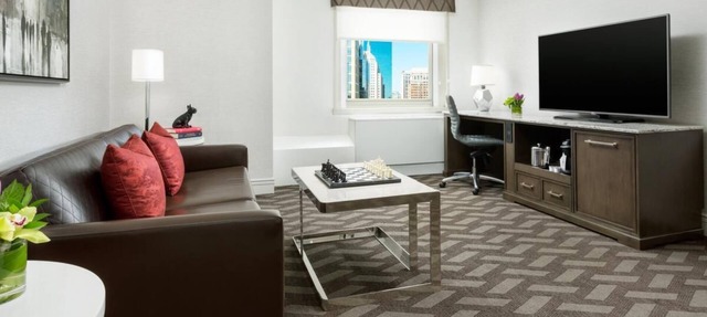 Just Steps Away from America's Oldest Public Park! 3 Pet-friendly Suites!