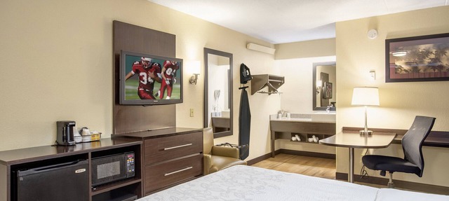 Just What You're Looking For! Free Parking, Pet-friendly Property!