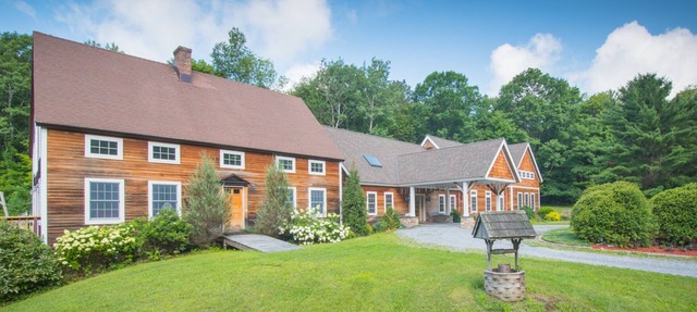 Karin's Place VT: Secluded post and beam with private pool, sauna, & playground