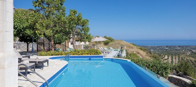 Keano Villa, with Pool & BBQ, Ping Pong, Playground