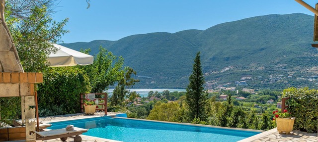 Kerithra Villa, overlooking Vasiliki bay, close to the beach and other amenities
