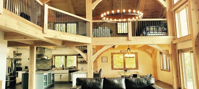 Killington Timber Frame House - Hot Tub - 5 min to mountain!