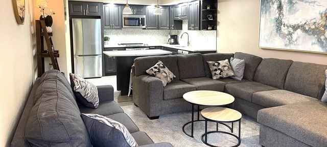 Killington Vermont Modern luxury 2 bedroom Condo with Cozy fireplace