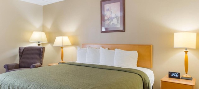 King Suite near Rustic Drive-In | Free Parking & Breakfast, Pet Friendly Stay