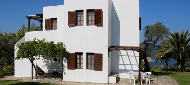 Komfortable holiday apartment with terrace directly at the sea, Wifi | Ormos Pan
