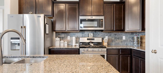 Kozi home, easy access to 1-25, great for family trips, or a solo stayn