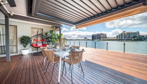 La Brisa - Waterfront Retreat between Lake & Coast