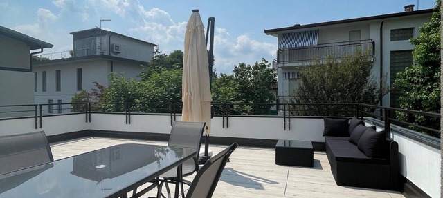 LA TERRAZZA - Very Quiet - Free park - 3 min Varese center and lake - AIR Cond.