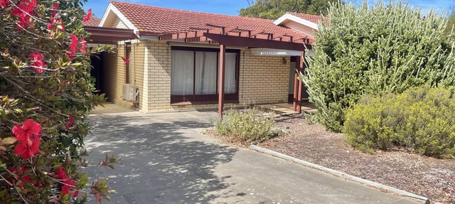 Lacey’s Holiday House - 5 minute walk to town precinct