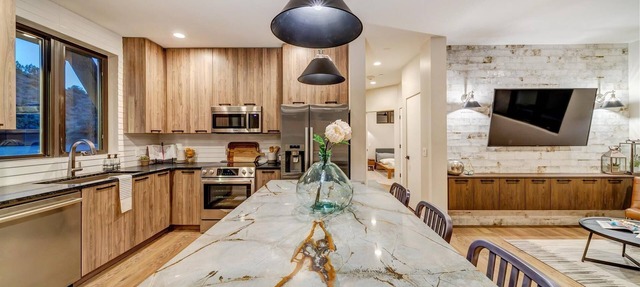 LaFave-Luxury Villa at Zion: The Subway