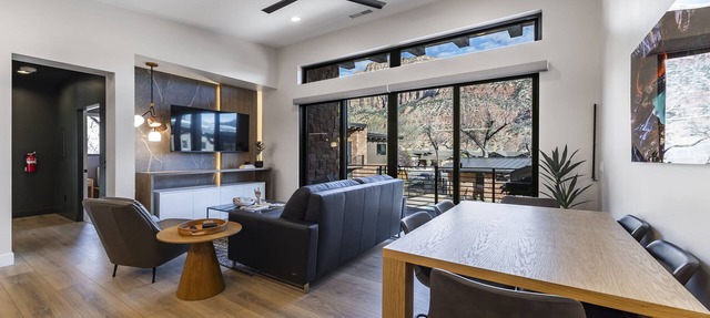LaFave-Luxury Villa at Zion: Weeping Rock