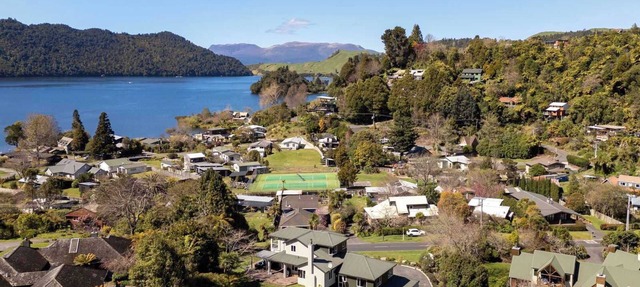 Lake Ōkareka Retreat | Spa Pool & Games Room