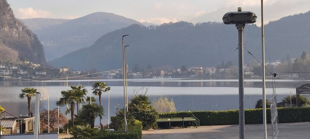 Lake and Sun House is a comfortable apartment within walking distance of the lake and services