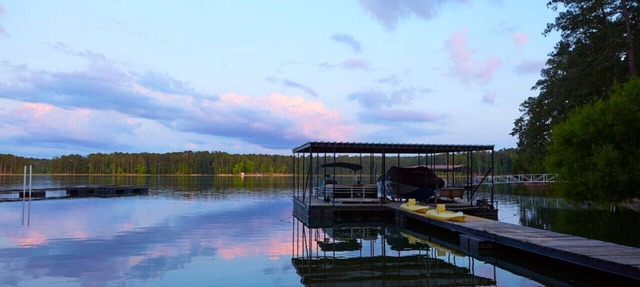 Lake front home, private dock, pet friendly