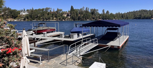 LAKE FRONT with VIEWS, private DOCK & AC
