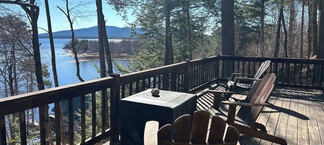Lake & Mountain View Private Home on Bluff