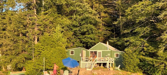 Lakefront Cabin in Beautiful, Quiet Location