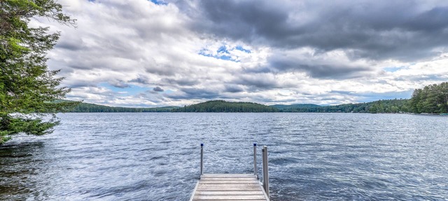 Lakefront cabin with beautiful views, lake and beach access