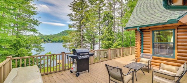 Lakefront Corinth Log Home: Private Dock, Fire Pit