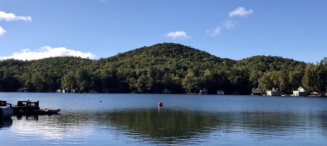 LAKEFRONT easy access private dock! Read our reviews to see what makes us all 5⭐️